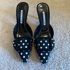 Manolo blahnik polka dot stylish mule.